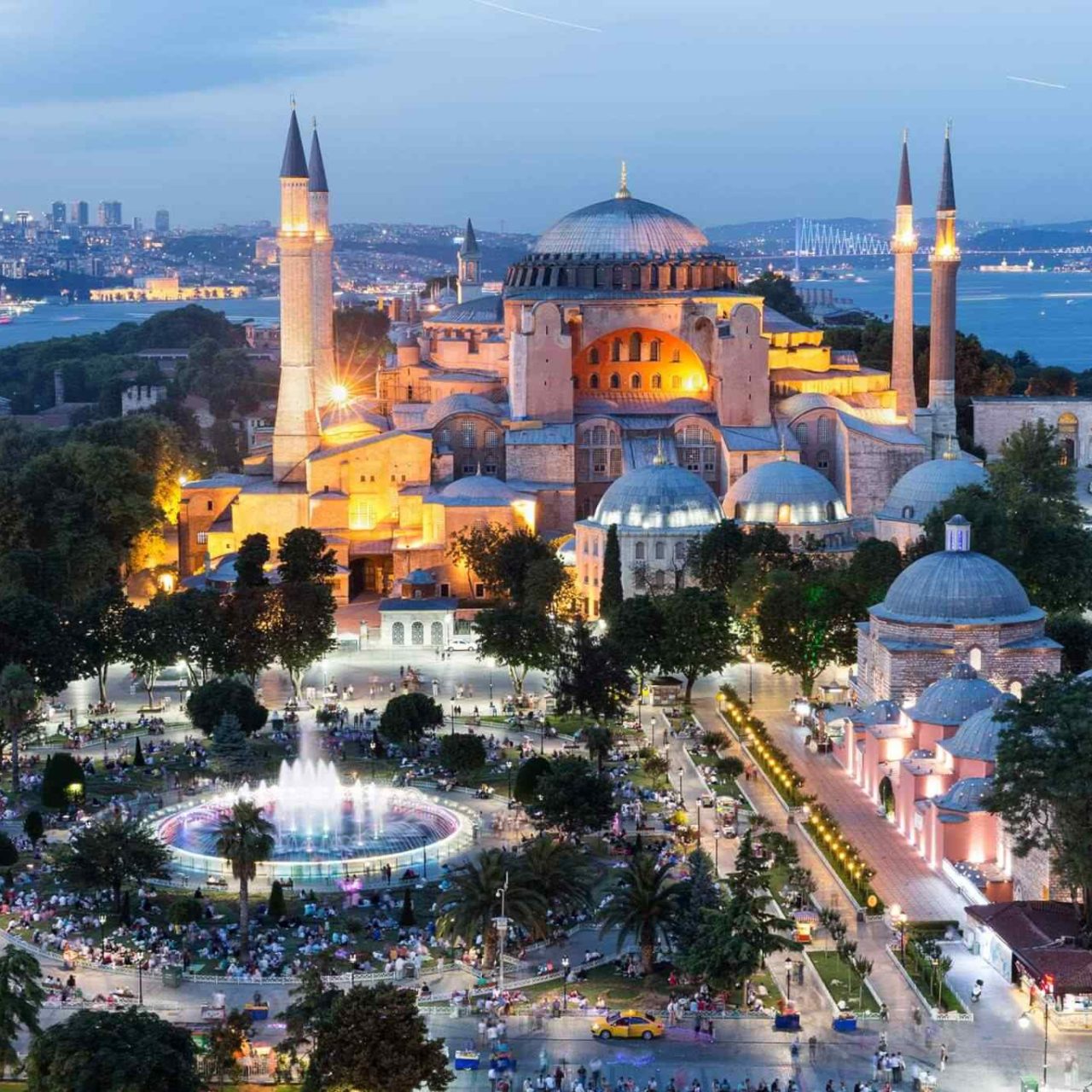 https://www.traveltomoroco.com/wp-content/uploads/2018/09/destination-istanbul-02-1280x1280.jpg