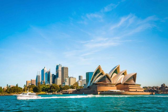 https://www.traveltomoroco.com/wp-content/uploads/2018/09/destination-sydney-08-640x427.jpg